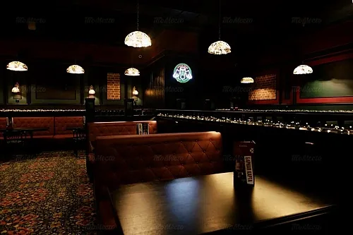 Зал — Harat's pub