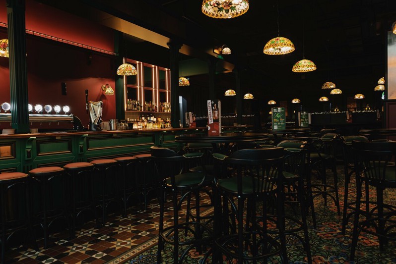 Логотип Harat's pub