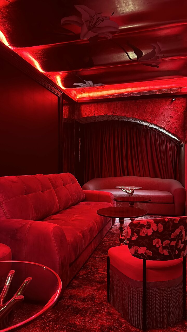 Зал — Mendeleev. Bar & Music