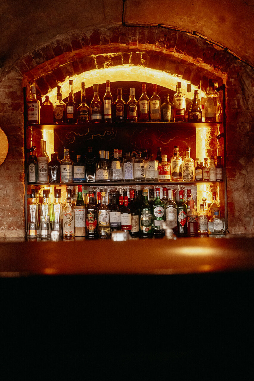 Зал — Mendeleev. Bar & Music