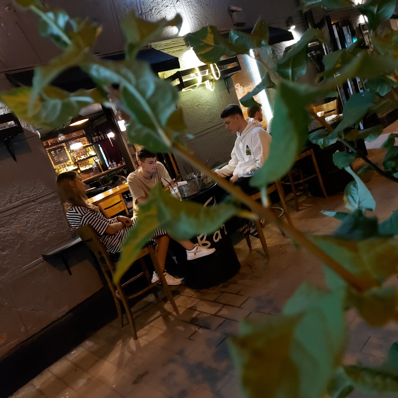 Зал — 351 Bar
