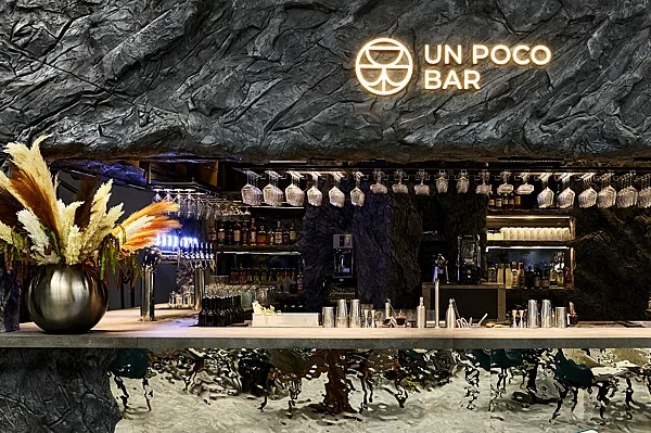 Un Poco Bar, Зал — фото
