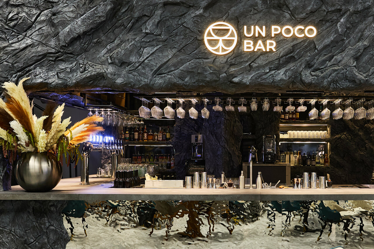 Зал — Un Poco Bar