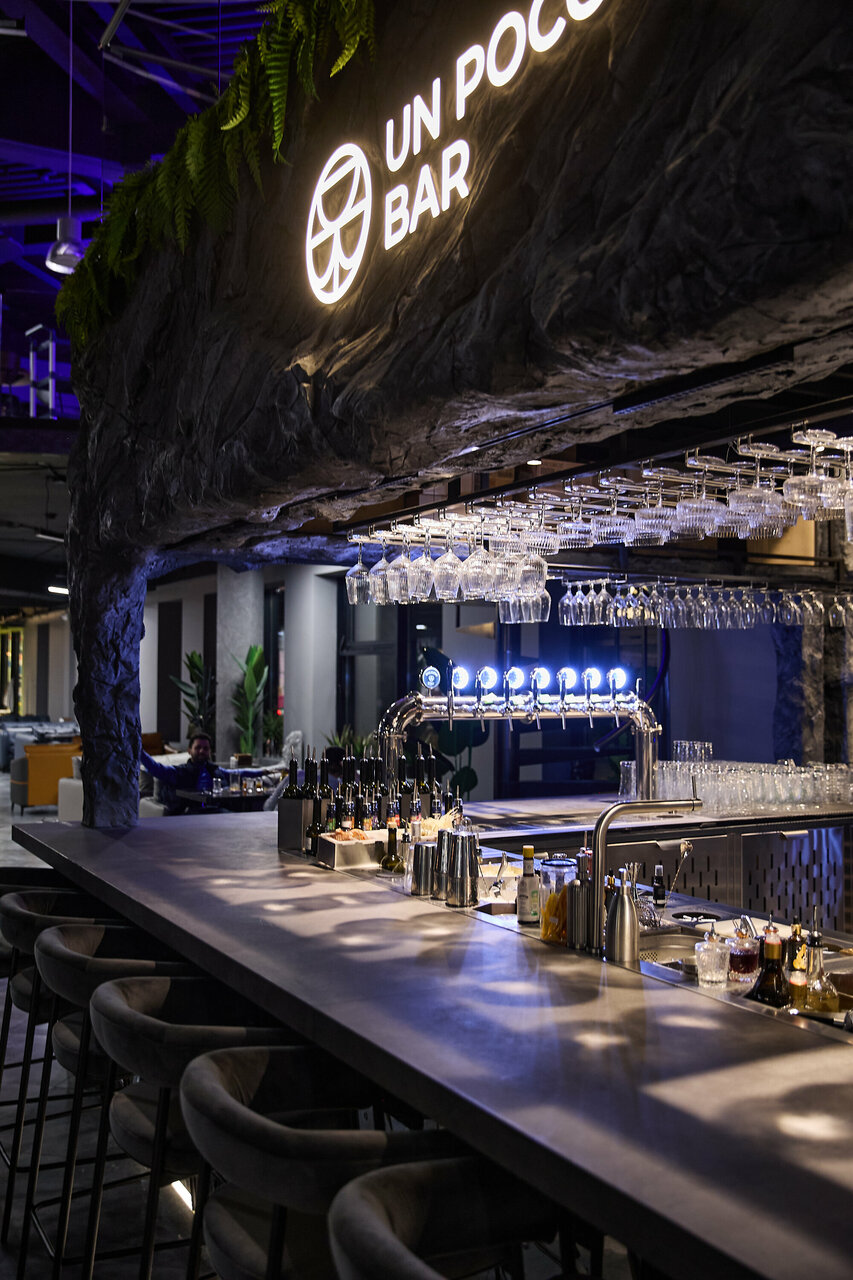 Зал — Un Poco Bar