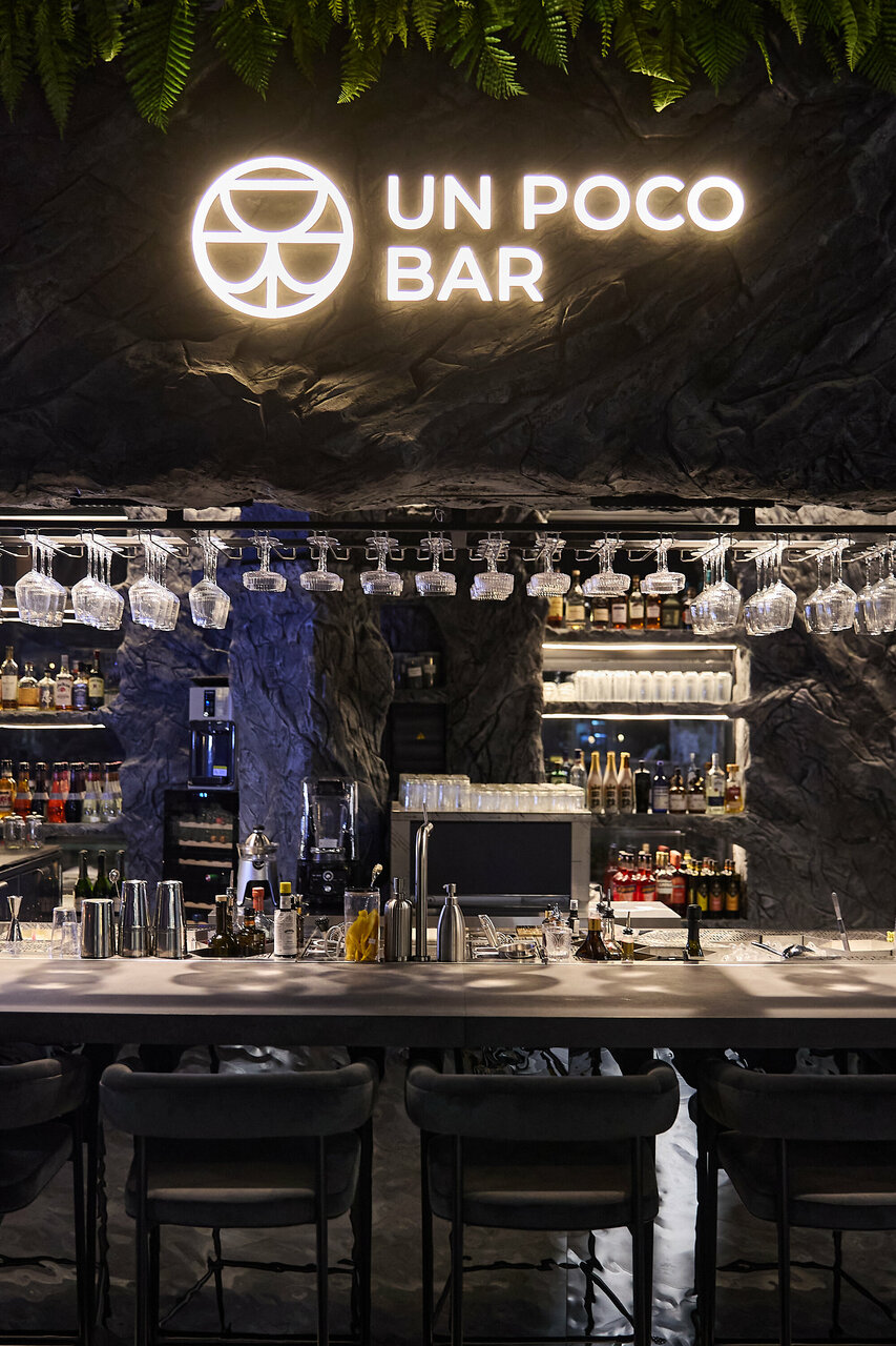 Зал — Un Poco Bar