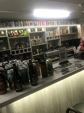 Зал — Чёрно Белое