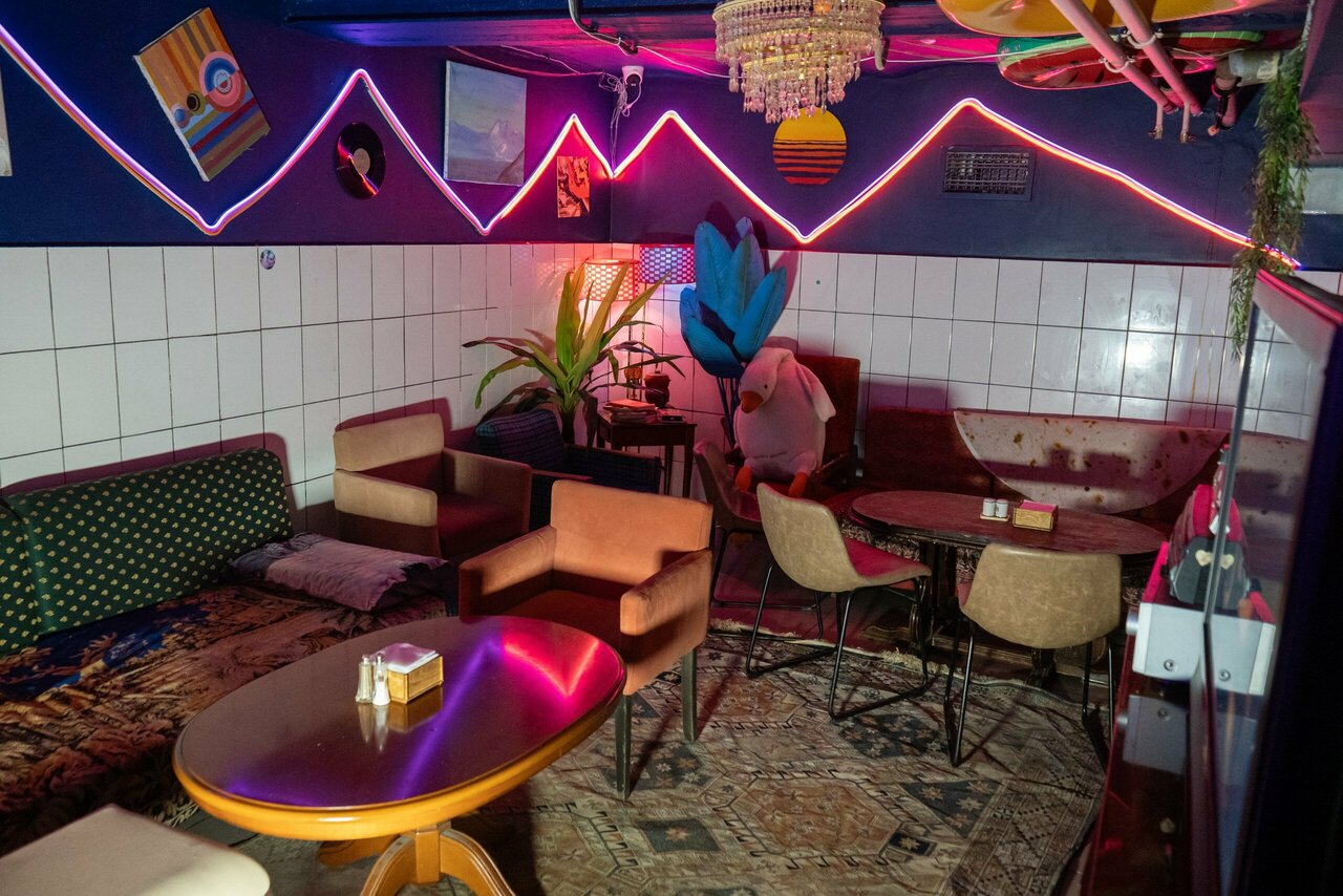 Зал — На Ковёр
