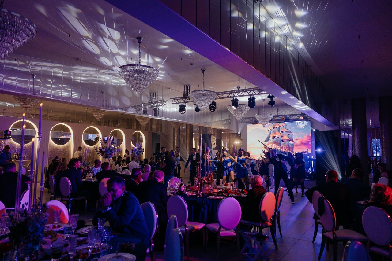 Зал — La Riva Hall