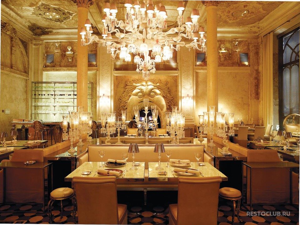 Зал — Baccarat Cristal Room