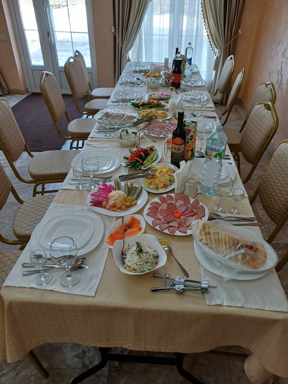 Зал — Хинкальная Урарту