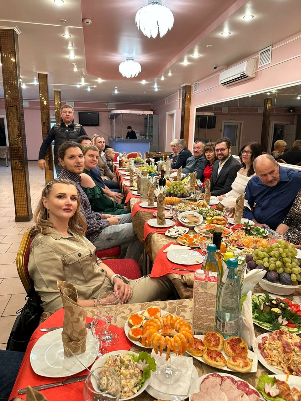 Зал — Валентина