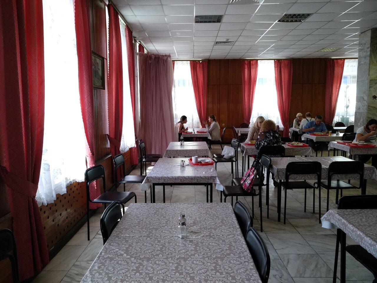 Как дома, Зал — фото