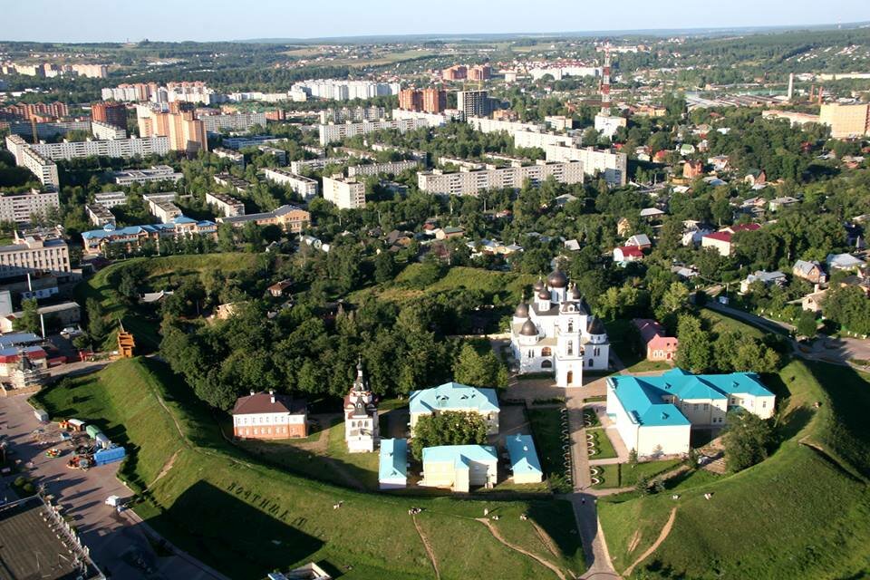 Зал — Виктория