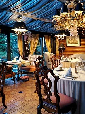 Сенешаль, Зал — фото