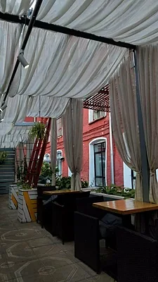 Юдзу Азия, Зал — фото