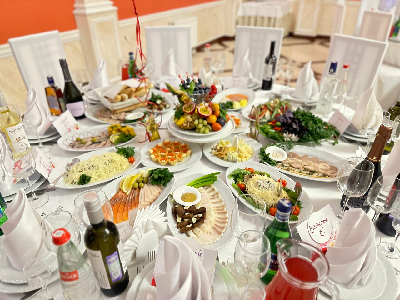 Зал — Михайловский