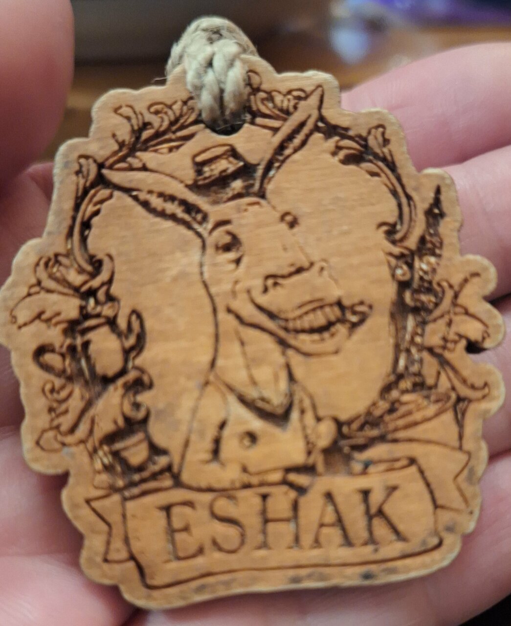 Зал — Eshak