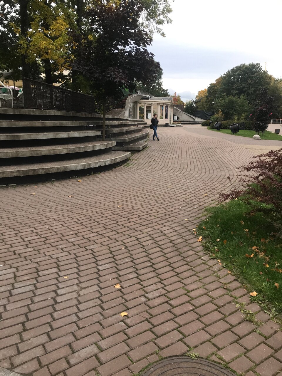 Зал — Император