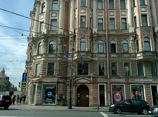 Кокон, Зал — фото