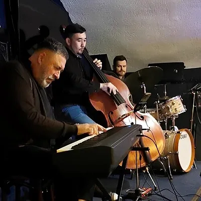 Музыка кофе и вина, Зал — фото