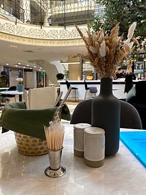 Lobby Bar, Зал — фото