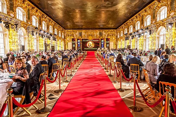 Оскар Кейтеринг, Зал — фото