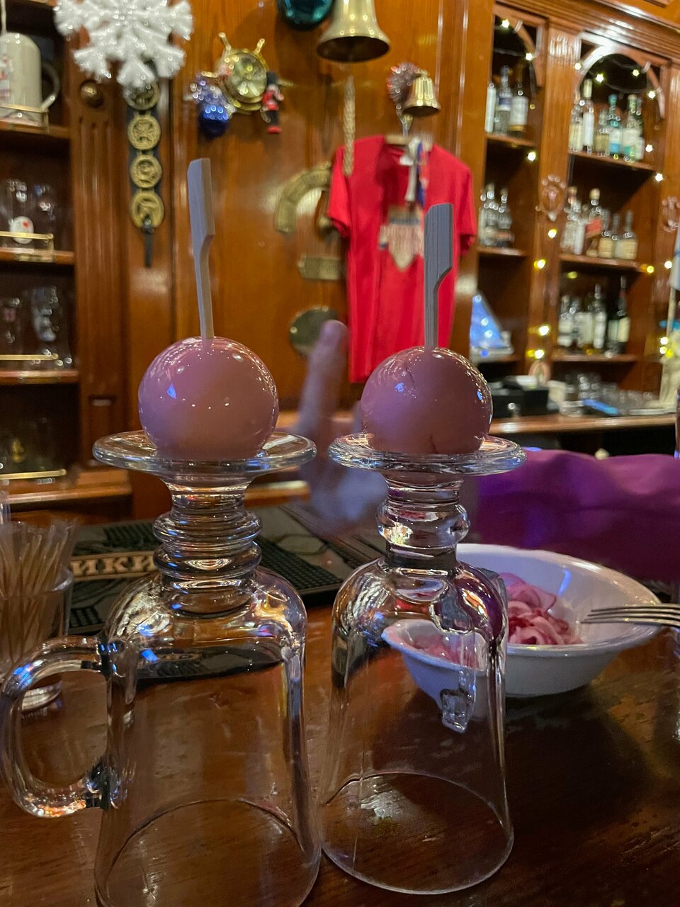 Зал — Диккенс
