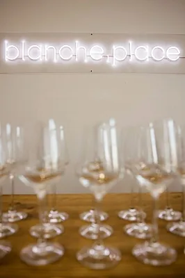 Blanche. place, Зал — фото