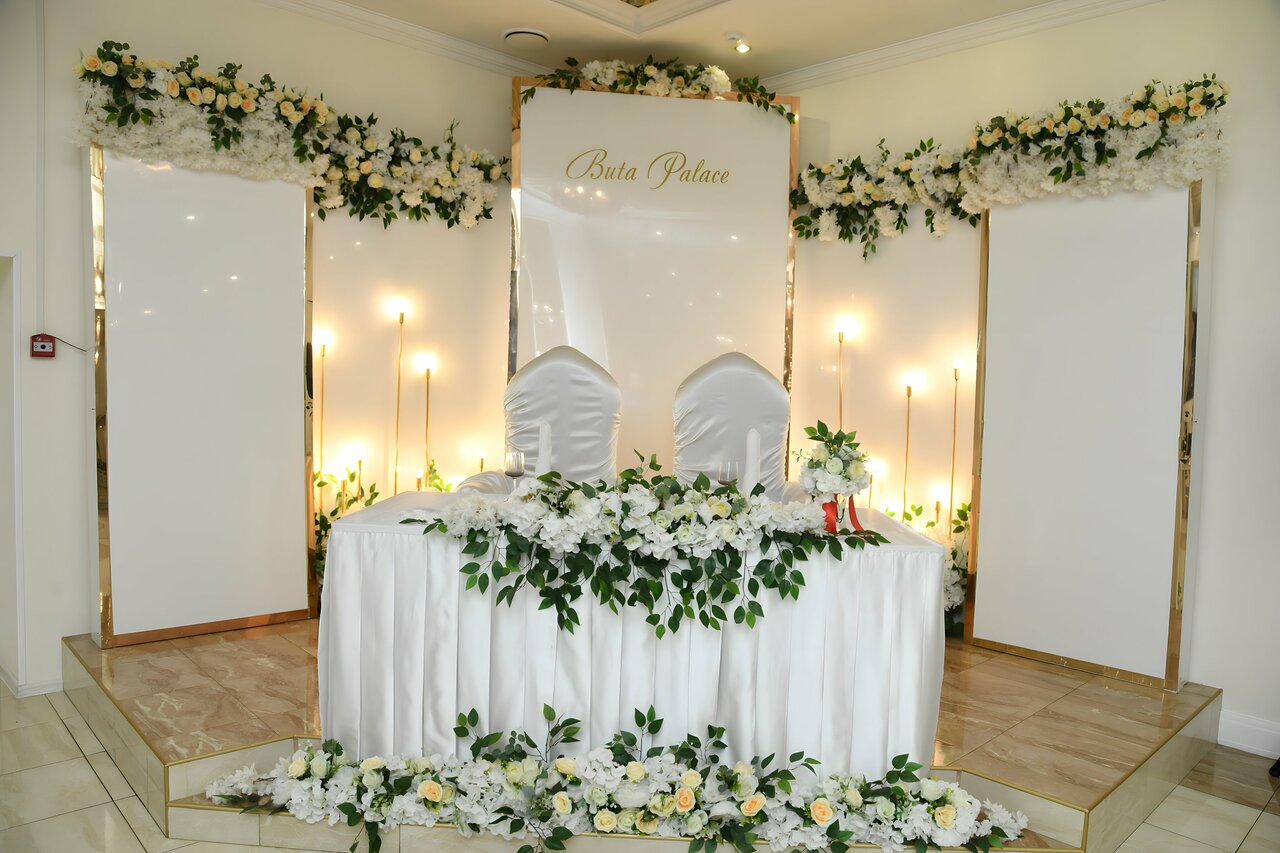Зал — Buta Palace