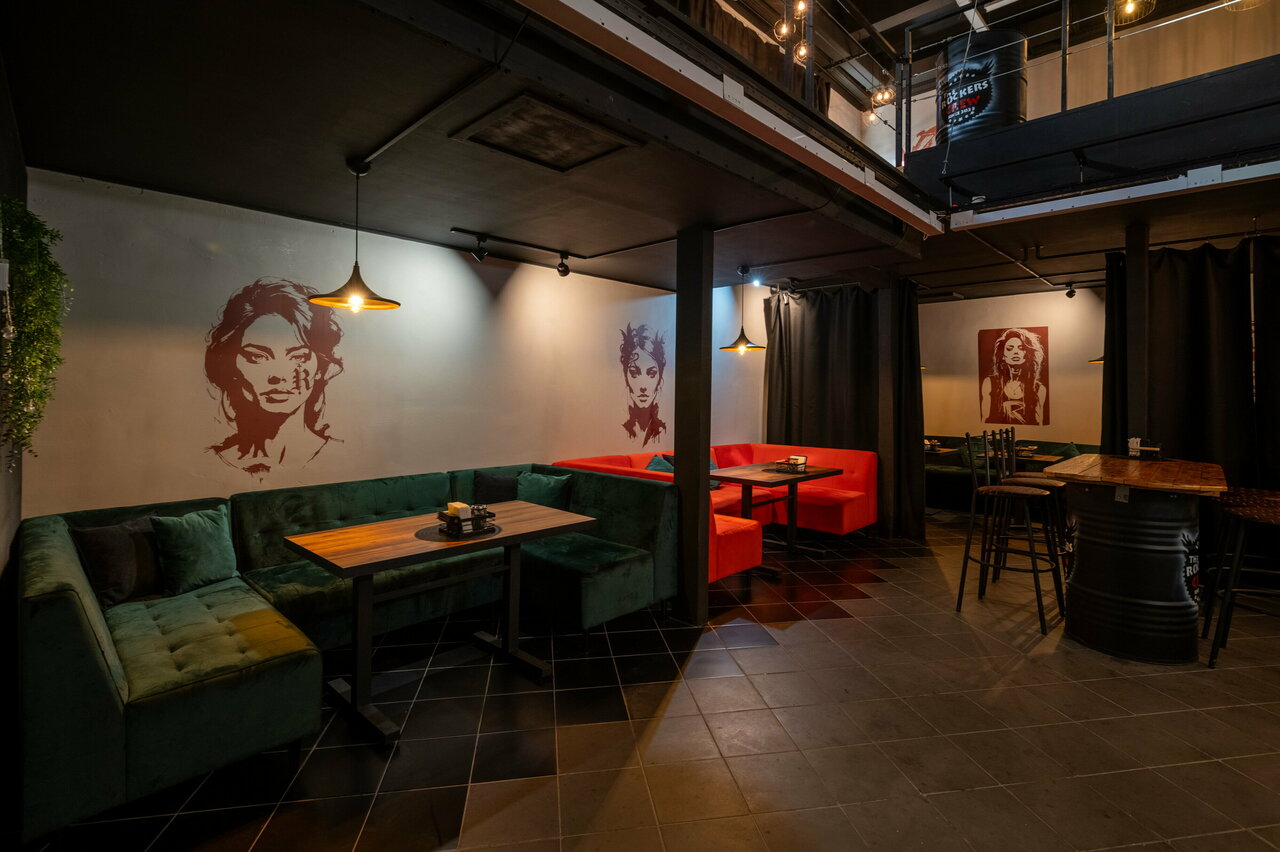 Зал — Rclub
