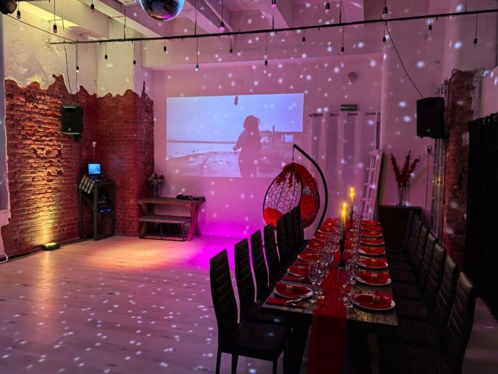 Логотип Red Loft