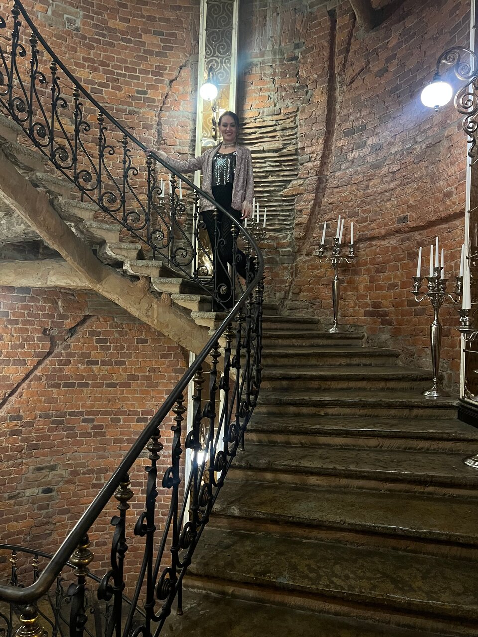 Зал — Метрополь