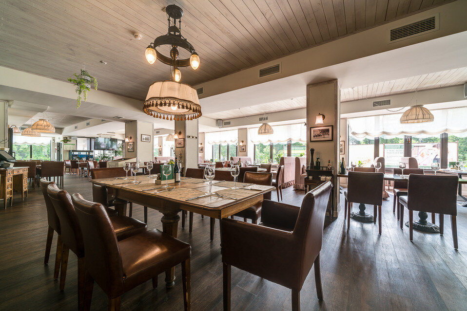 Зал — Stroganoff Bar&Grill