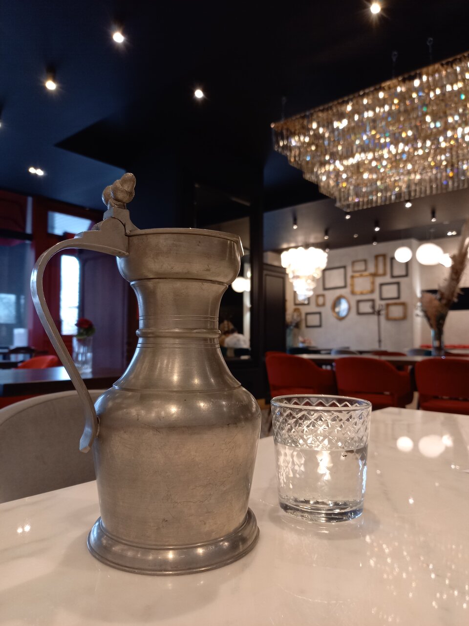 Зал — Bistrot Le Moujik