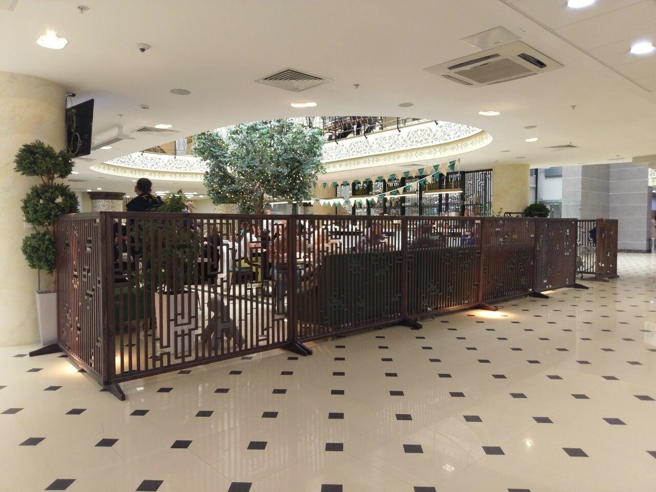 Зал — Lobby Bar