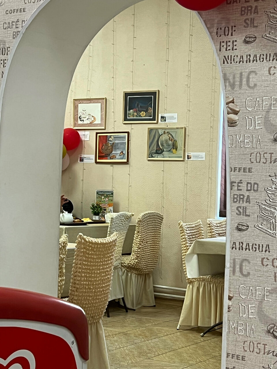 Зал — Лужаночка