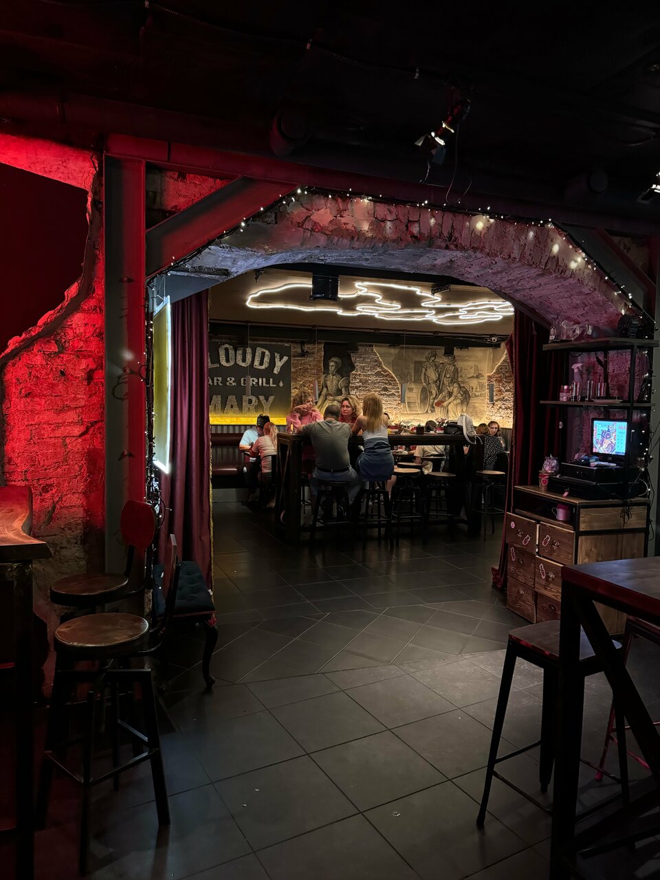 Зал — Bloody Mary Bar & Grill