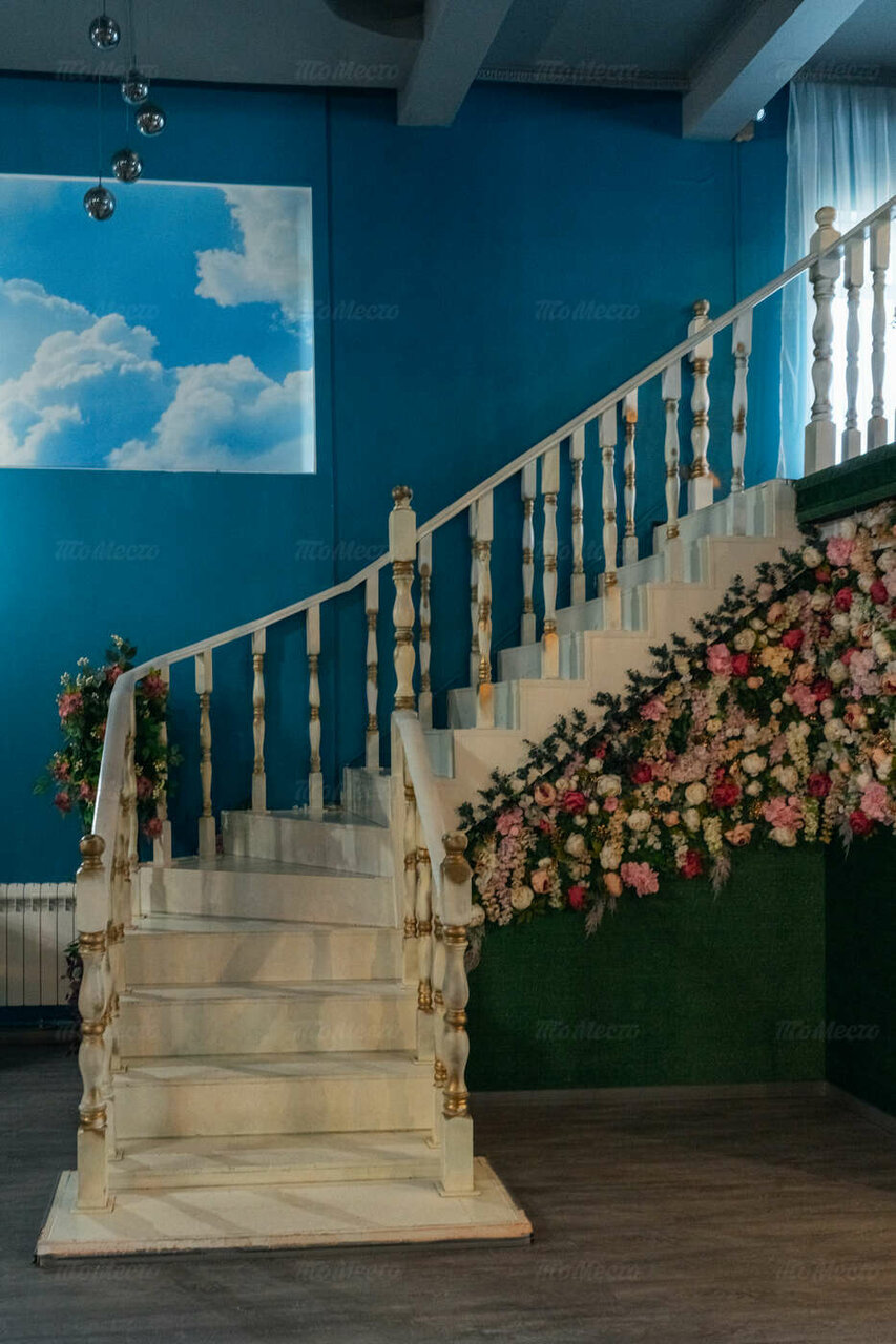 Зал — Alice
