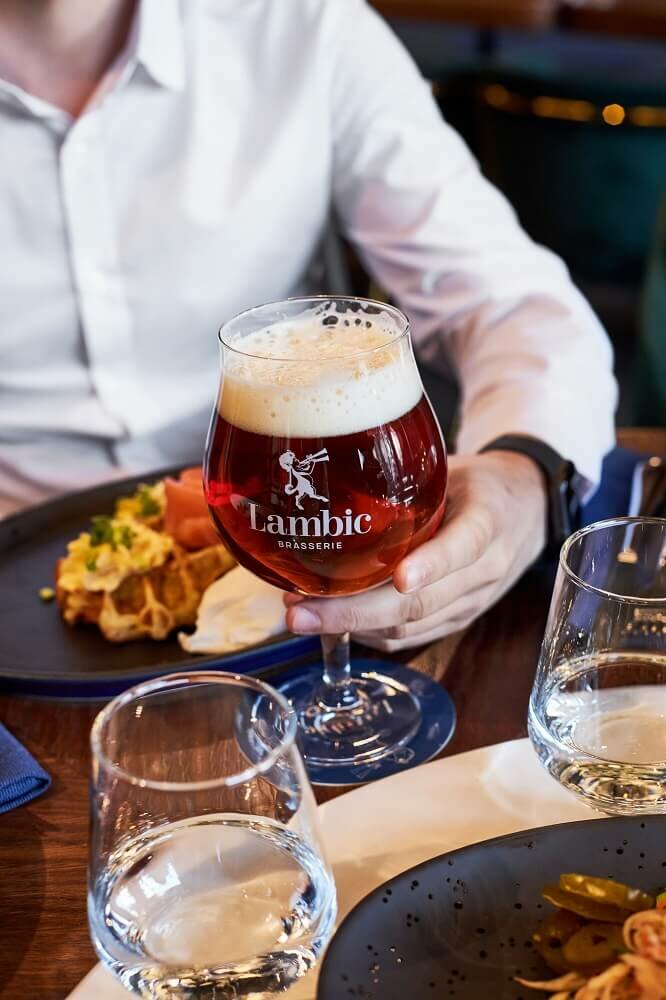 Зал — Brasserie Lambic