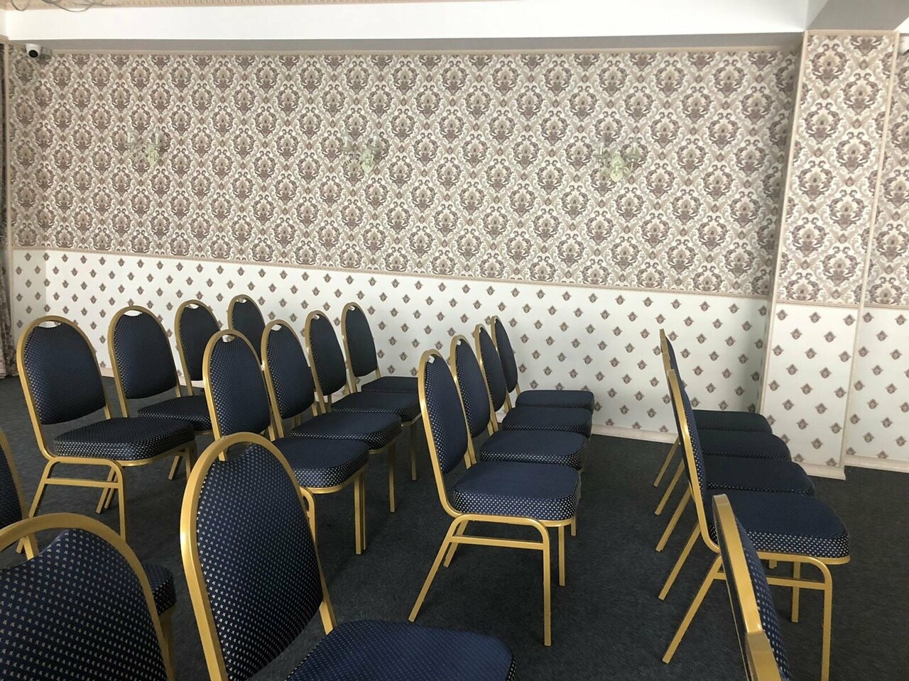 Зал — Ренессанс
