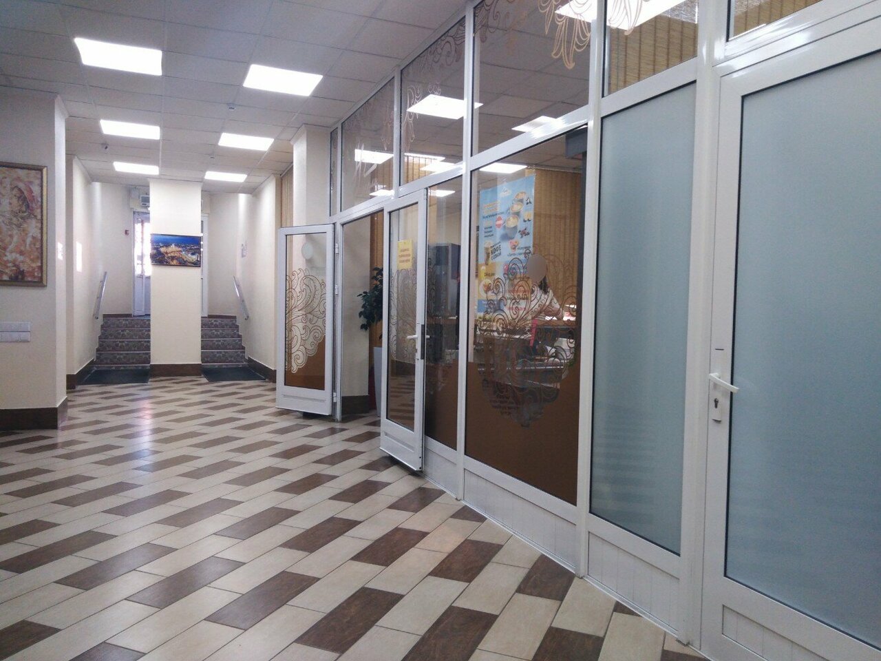 Зал — Натали