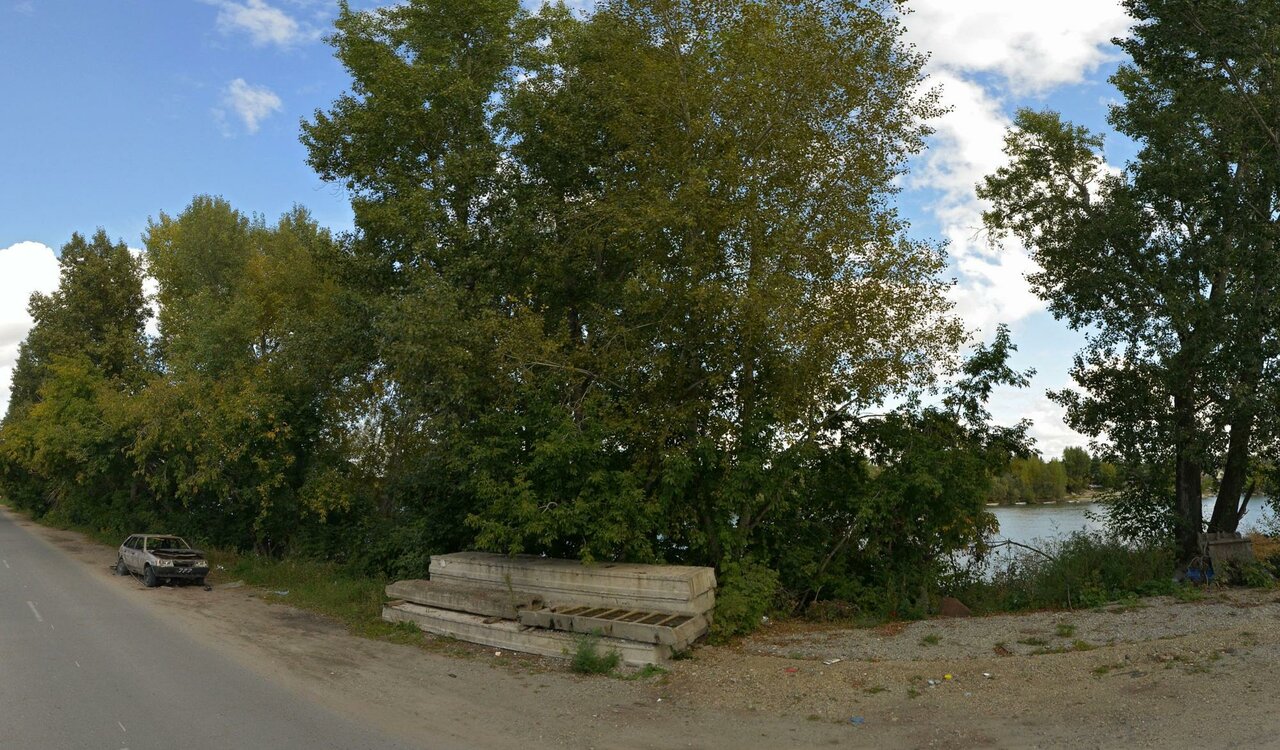 Зал — Премьер у Реки