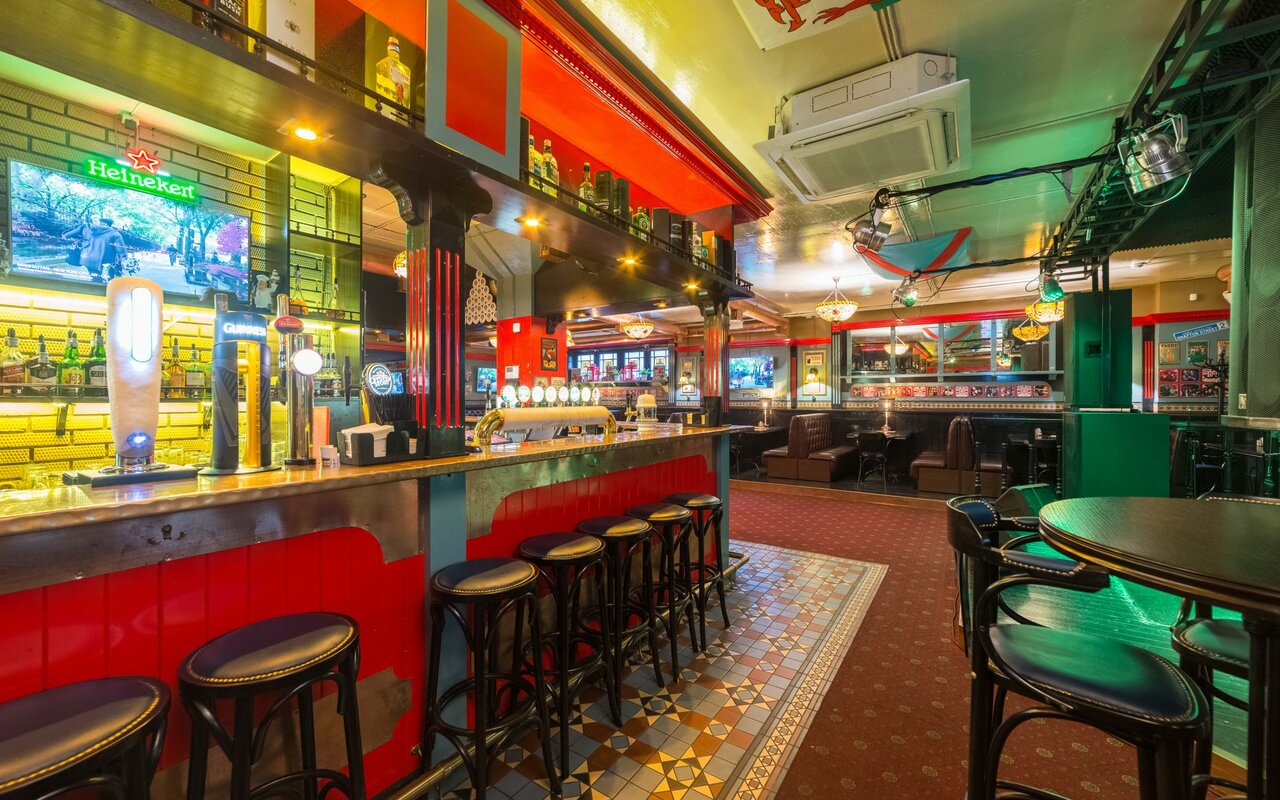 Зал — London bar