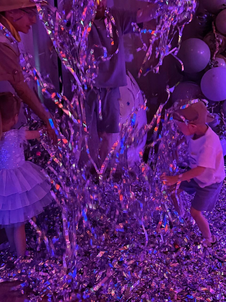 Зал — Будуещё
