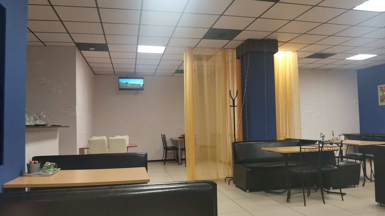 Зал — Мама Люба