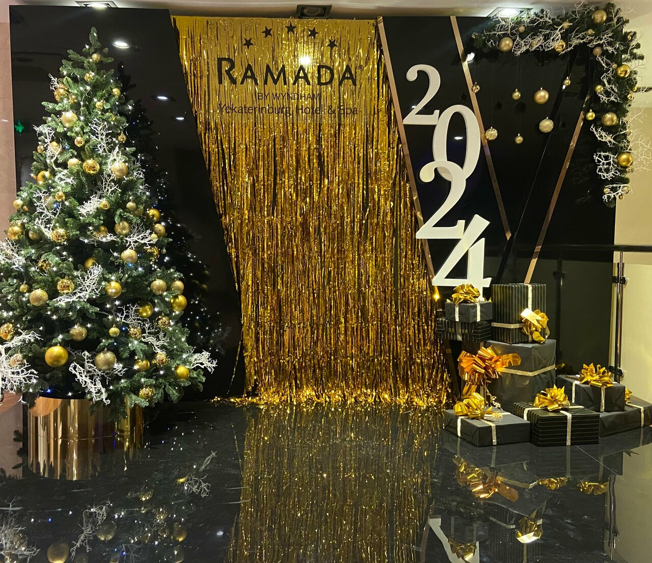 Зал — Нева