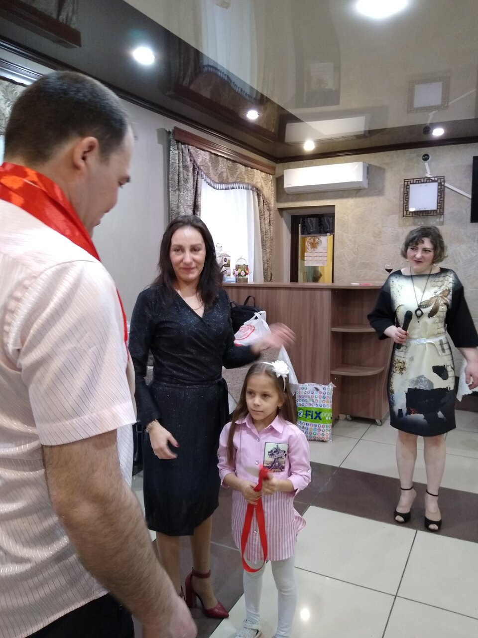 Зал — Перекрёсток