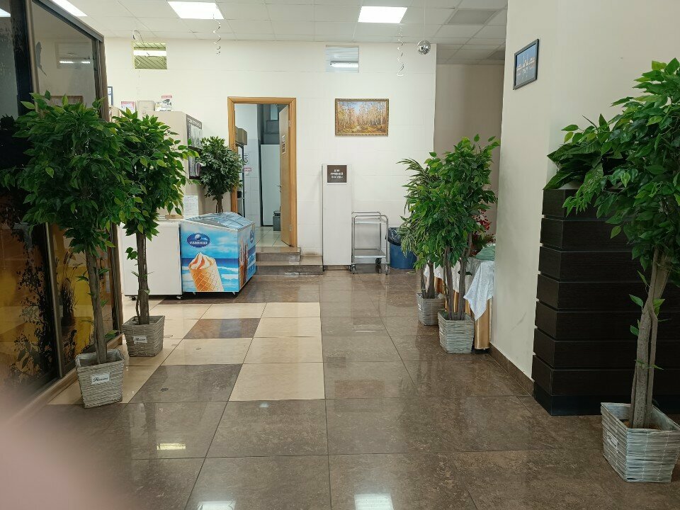 Зал — Хоррият