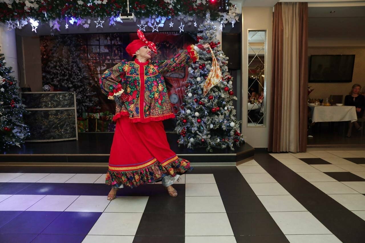 Зал — Аура