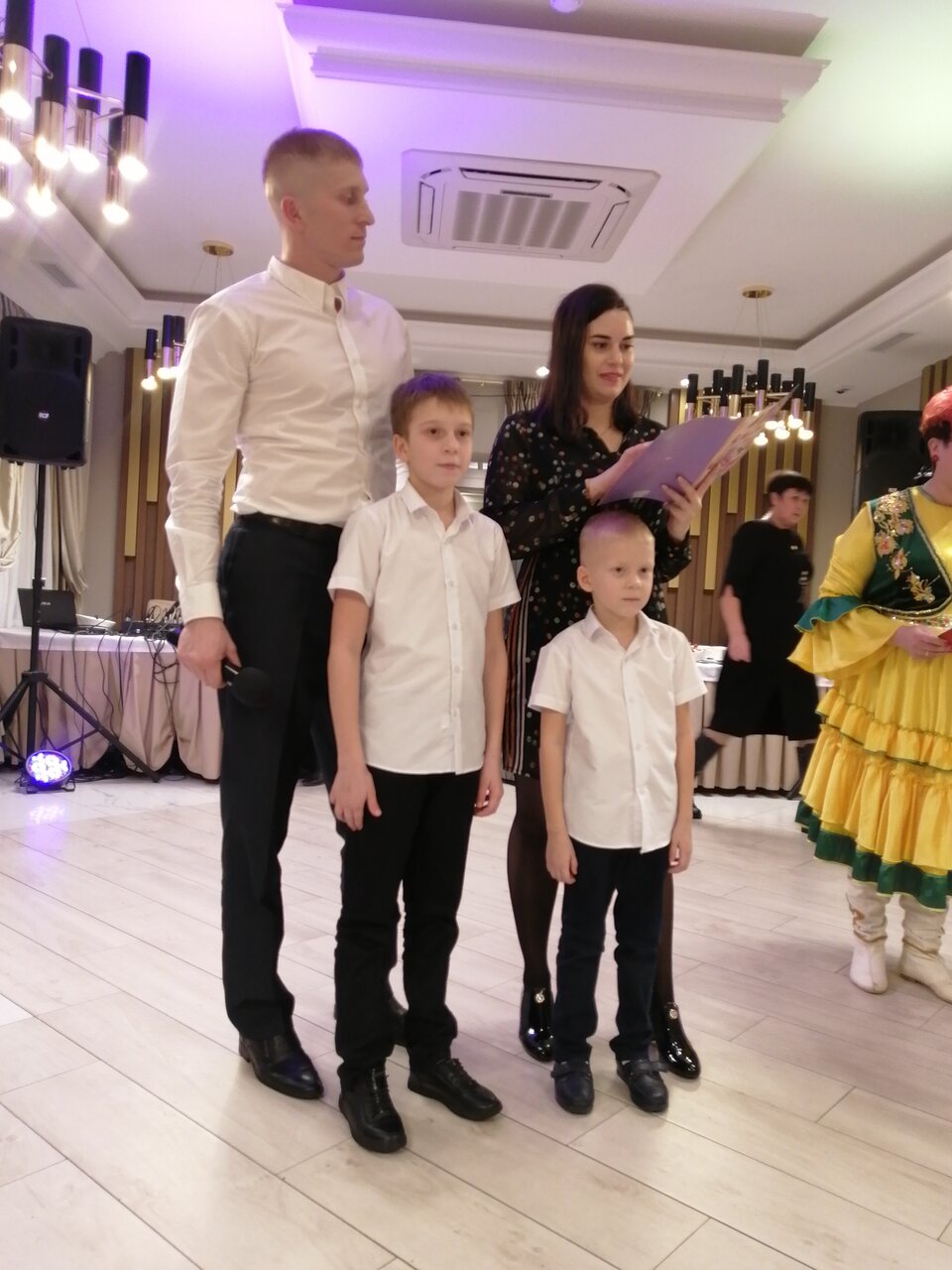 Зал — Гудакен